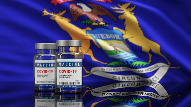 bandiera statale del michigan degli stati uniti e flaconcino della bottiglia vaccino covid-19 corona virus concept. profondità di campo. - drug abuse narcotic medicine protection foto e immagini stock