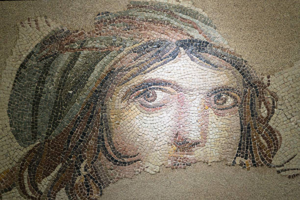 gyspy girl - самая известная коллекция музея мозаики зюгма - zeugma стоковые фото и изображения