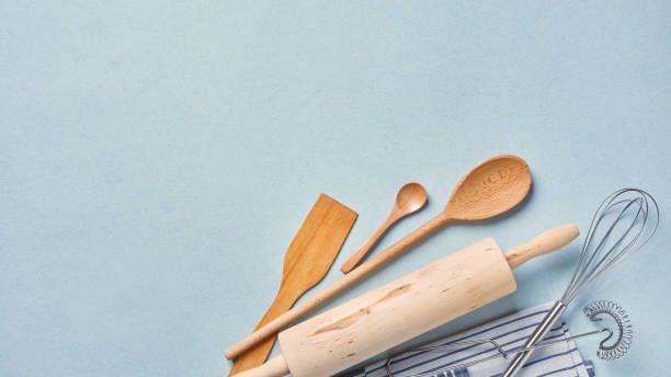 top view set of wooden utensils for cooking - utensílio de cozinha imagens e fotografias de stock