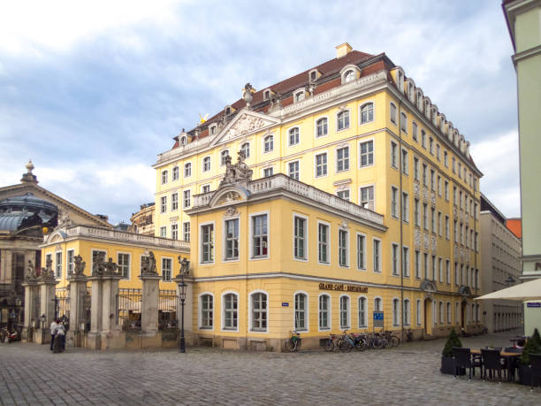 coselpalais, un famoso ristorante nel centro storico di dresda - coselpalais foto e immagini stock