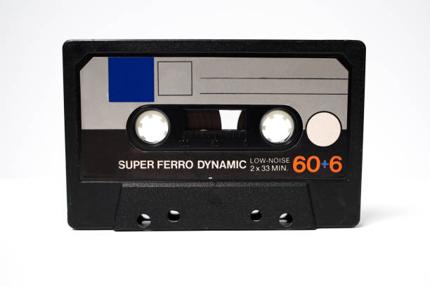 vecchia audiocassetta vintage con sfondo bianco. stile retrò anni '70 anni '80. nastro audio, musica retrò. - northern europe audio foto e immagini stock