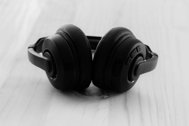 istock Black and white wireless / bluetooth headphones 1294207894