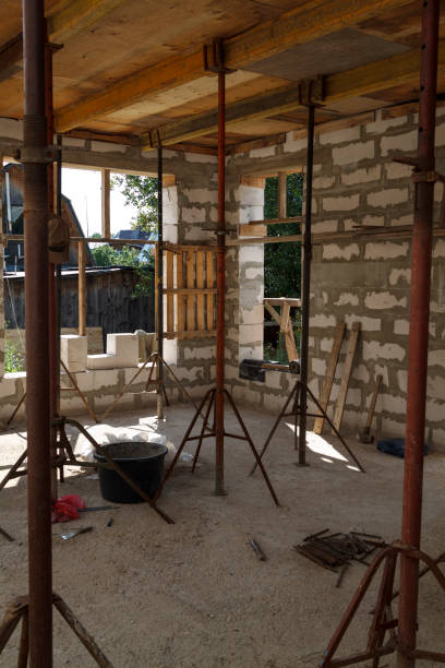 vista da obra de madeira com suportes metálicos, que será fi - basement concrete construction form - fotografias e filmes do acervo