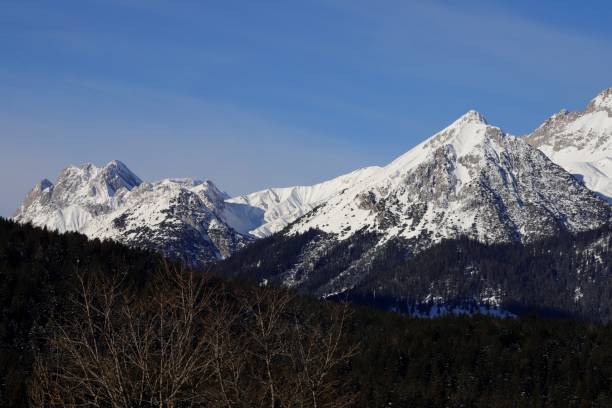 горный пик предигтштейн в тироле, австрия - gehrenspitze стоковые фото и изображения