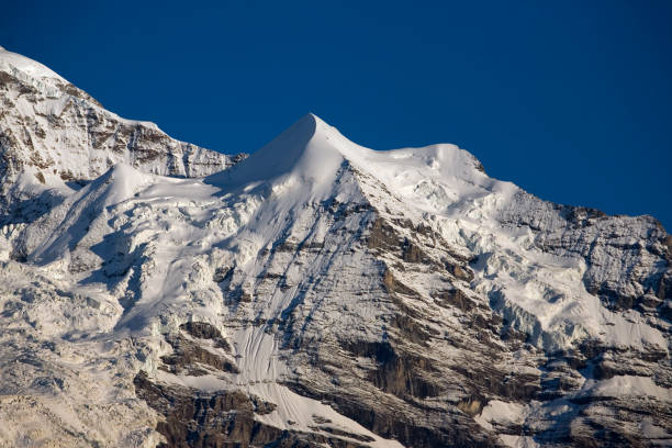 el silberhorn, uno de los picos menores del macizo de jungfrau, oberland bernés, suiza - silberhorn fotografías e imágenes de stock