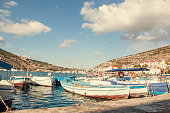 blick-auf-die-bootsstation-am-pier-in-der-balaklava-bay-bobbing-auf-den-wellen-ohne-mann.jpg?b=1&s=170x170&k=20&c=g_KcLEy8d-R48YBqXYWr8glaJAwWqBuiq8Fdk9ybhcY=