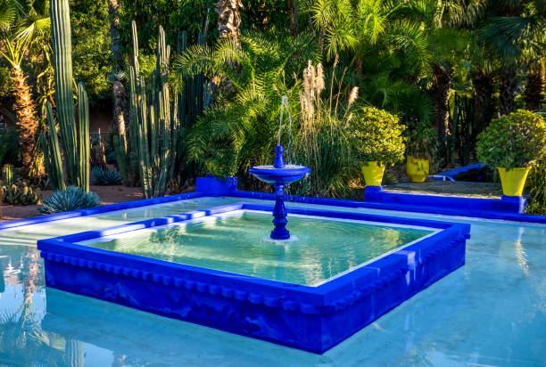 モロッコ マラケシュの植物園ジャルダンマジョレル - morocco majorelle gardens formal garden islam ストックフォトと画像