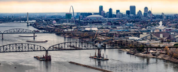 istock Skyline of St. Louis 1294334333