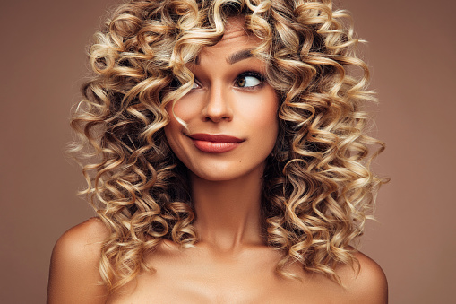 Curly Hair Model Pictures | Download Free Images on Unsplash