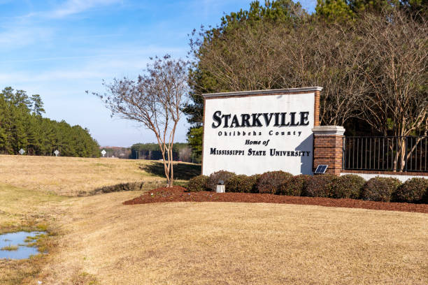 Starkville, MS sign in Oktibbeha County, Home of Mississippi State University Starkville, MS / USA - December 18, 2020: Starkville, MS sign in Oktibbeha County, Home of Mississippi State University mississippi state university stock pictures, royalty-free photos & images