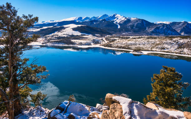 colorado lake with snowcapped mountain colorado lake with snowcapped mountain denver photos stock pictures, royalty-free photos & images