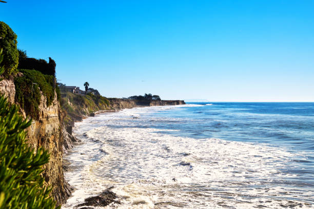 santa barbara coastline & beach vista da ucsb - pacific coast highway - fotografias e filmes do acervo