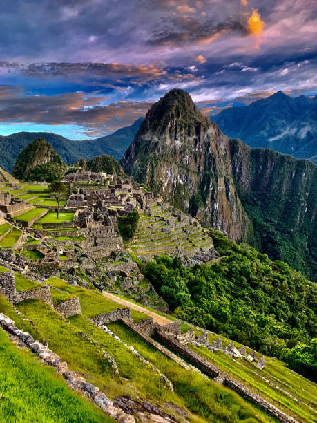 페루의 그레이트 마추 픽추 잉카 시티, 후이나 피추 산, 잉카 트레일, 역사적인 유적지의 장엄한 풍경. - mt huayna picchu 뉴스 사진 이미지