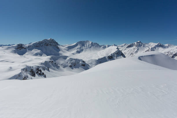 istock snowcapped Valbellahorn and Sandhubel mountains in Schanfigg 1294411448