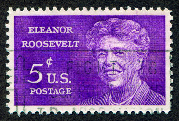 usa stamp: mostra retrato de eleanor roosevelt, ex-primeira-dama dos estados unidos. - eleanor - fotografias e filmes do acervo