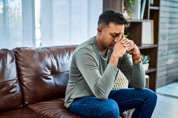 il est normal de demander de l’aide pour votre santé mentale - anxiety photos et images de collection