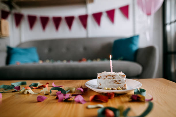 torta di compleanno con candela - first birthday foto e immagini stock