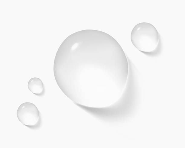 gerçekçi şeffaf su damlaları. saf kozmetik ürün örnek vektör illüstrasyon. nemlendirici cilt bakım serumu beyaz izole - water stock illustrations