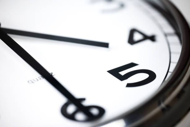 orologio da parete bianco moderno con telaio in alluminio - deadline time clock urgency foto e immagini stock