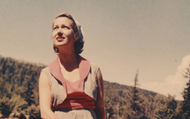 genç kadın portresi, 1952. - 1952 stok fotoğraflar ve resimler