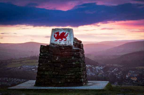 wales landscape - monmouth wales imagens e fotografias de stock