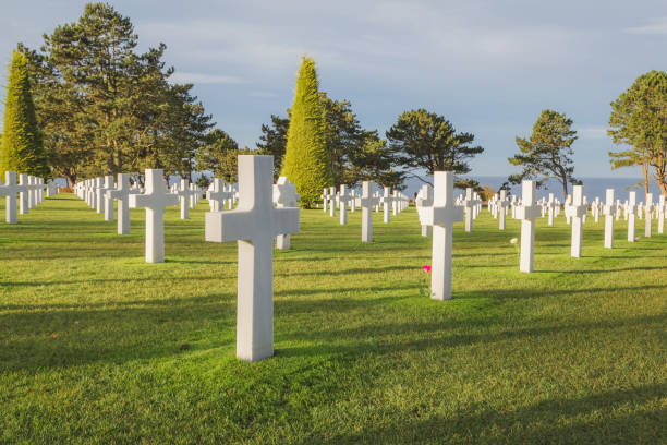 Normandy American Cemetery The Normandy American Cemetery and Memorial is a World War II cemetery and memorial in Colleville-sur-Mer, Normandy, France, that honors American troops who died in Europe during World War II world war ii cemetery allied forces d day stock pictures, royalty-free photos & images