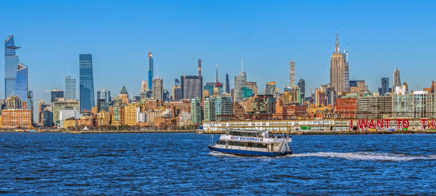 New York, Manhattan: View of the skyscrapers in Manhattan from the Hudson River in the afternoon light.