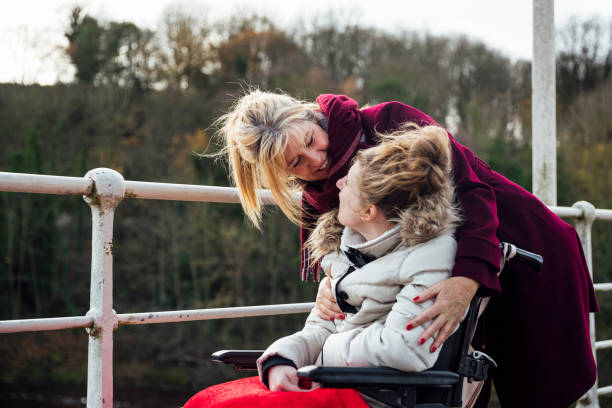 mother and daughter love - esclerose lateral amiotrófica imagens e fotografias de stock
