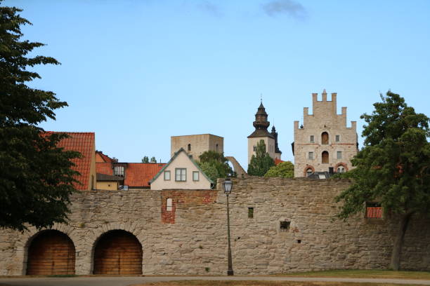 dusk at almedalen city park in visby at gotland, sweden - sweden nobody building exterior architectural feature imagens e fotografias de stock