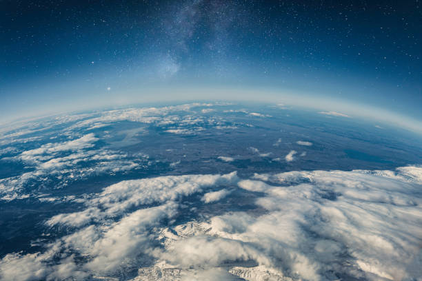 우주에서 지구 위의 별과 은하의 전망 - 날씨 뉴스 사진 이미지