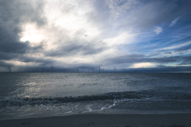 The power of quiet wind and the power of the powerful wave as it looks.