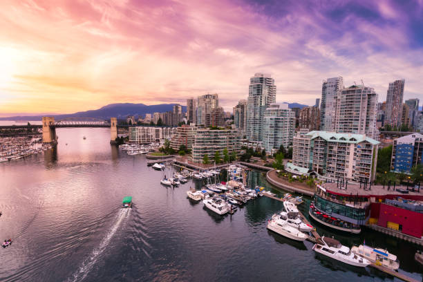 downtown vancouver, bc, kanada. - vancouver skyline city urban scene stock-fotos und bilder