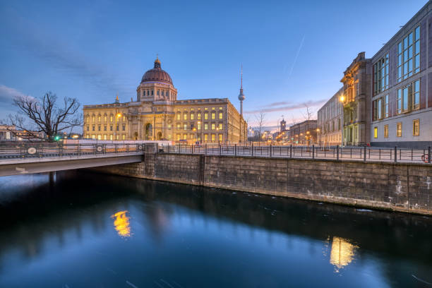 istock The reconstructed Berliner Stadtschloss 1294773264