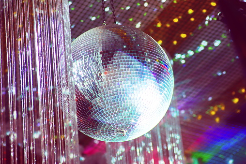 bola de discoteca con luces más frías 70s photo