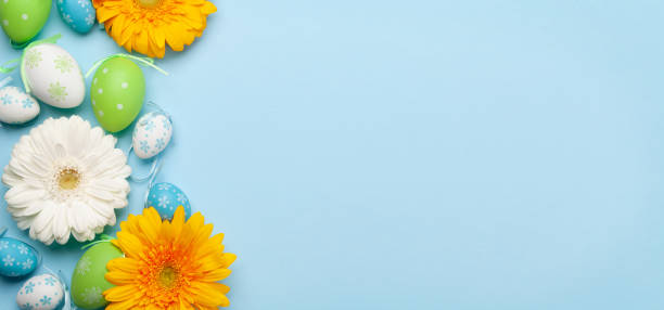 istock Easter greeting card with flowers and easter eggs 1294809317