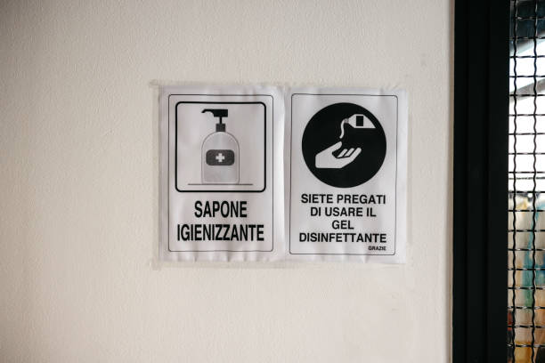 istock Covid safety signs (Italian) 1294880194