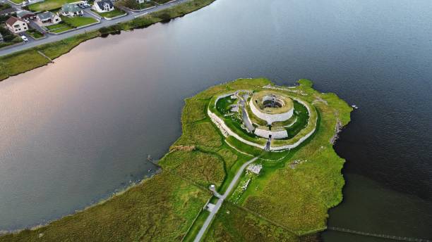 clickimin broch - shetland islands lerwick ancient famous place stock-fotos und bilder