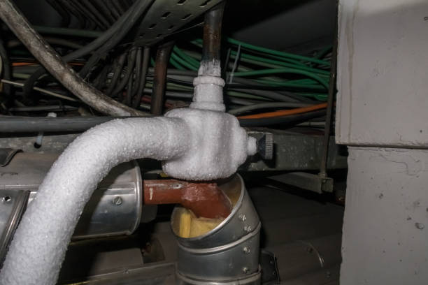 istock freeze water pipes with freezer 1294983622