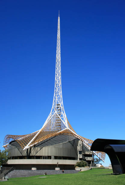 torre do centro de artes melbourne, austrália - spire - fotografias e filmes do acervo
