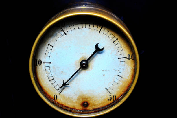 istock Old presure gauge 1295006519