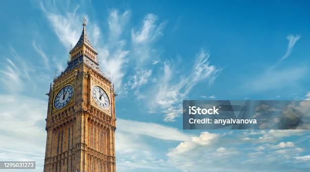 Big Ben Clock Tower In London Uk On A Bright Day Panoramic Composition With Text Space On Blue Sky With Feather Clouds Stock Photo - Download Image Now