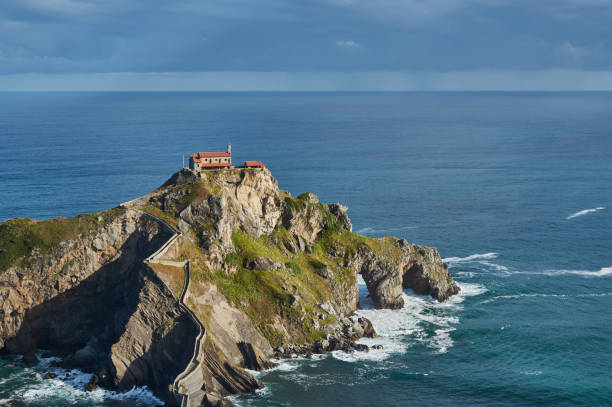 istock San Juan de Gaztelugatxe 19 1295044625