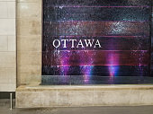 ottawa-singen-auf-dem-internationalen-flughafen-ottawa-mit-wasserfall-im-hintergrund-ottawa.jpg?b=1&s=170x170&k=20&c=ejhb9lTgaBPjinTrm4HBBqLq_PMpFpjEJouPwkeIyls=