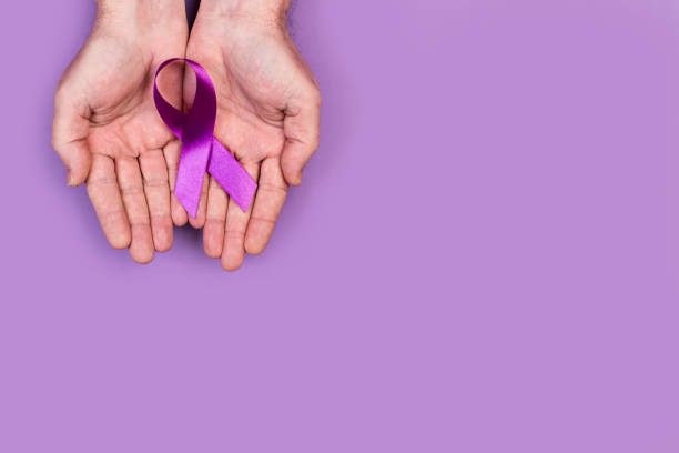 Man hands holding a purple ribbon