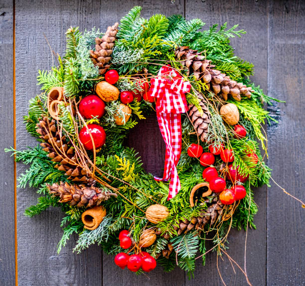 istock old wreath at a door 1295064035