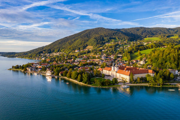 테게른제, 독일. 오스트리아 국경 근처의 로타흐-에거른(바이에른)의 테게른제 호수. 바이에른 알프스의 호수 "테게른제"의 공중 보기. 나쁜 비스제. 바이에른의 테게른제 호수. - bayern 뉴스 사진 이미지