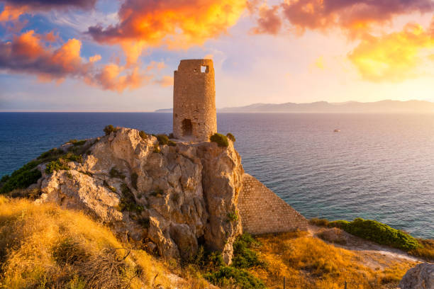 torre del prezzemolo, stara wieża nadmorska w cagliari, sardynia, włochy. - cagliari zdjęcia i obrazy z banku zdjęć