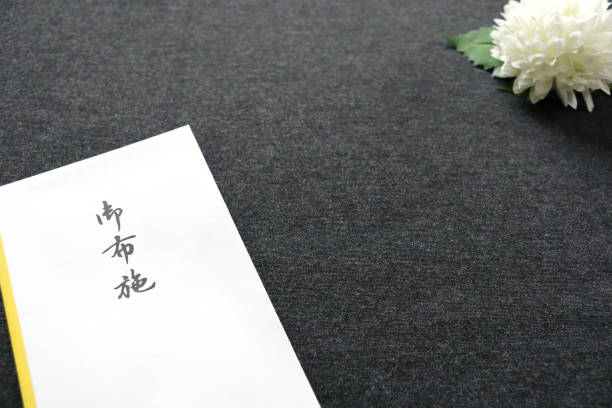 istock Envelopes for a reward to the monks. 1295179170
