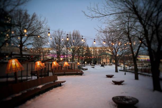 the forks - winnipeg - canada - urban scene canada city winnipeg imagens e fotografias de stock