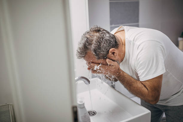 손 소독 - water washing face human face splashing 뉴스 사진 이미지